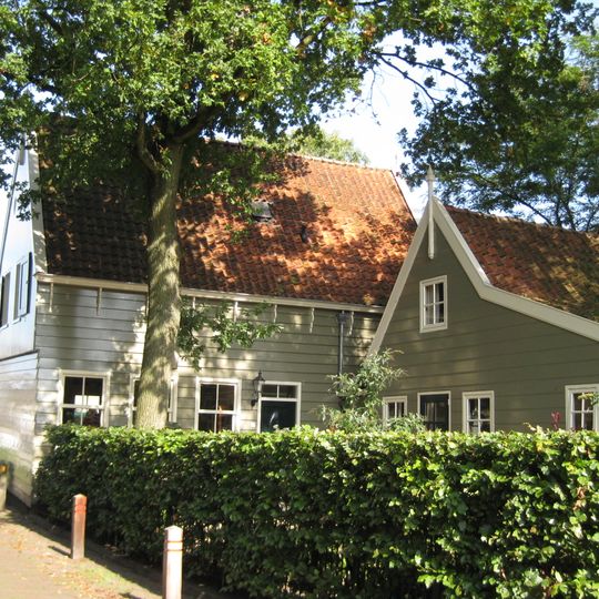 Roomeinde 32, Broek in Waterland