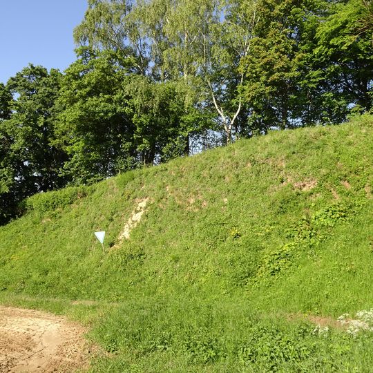Lösswand am Fußpfad Bahnhof Georgenhausen–Zeilhard