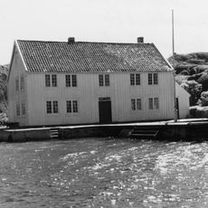 GAUPHOLMEN (VED BREKKESTØ)