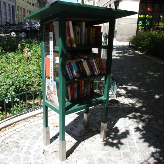 Public bookcase Wien