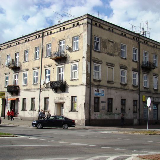 Pl. Daszyńskiego 6
