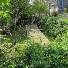 Obelisk und Ansteller Am Fischerhaus 1
