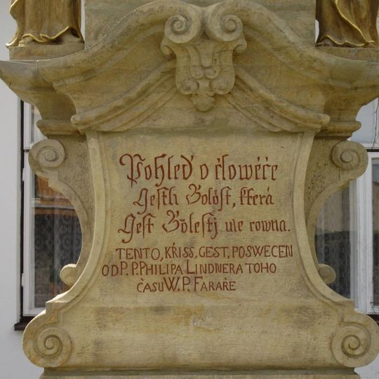 Kříž v Moravičanech poblíž základní školy