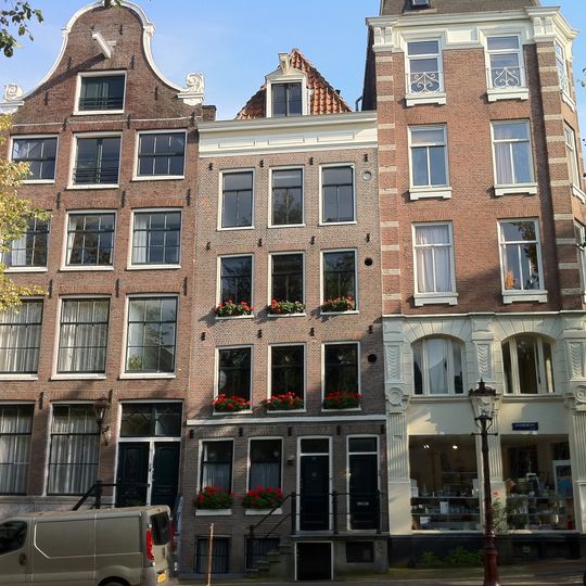 Huis uit het 3e kwart van de 19e eeuw onder schilddak en met een gevel onder rechte lijst