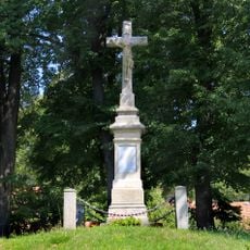 Kříž v Chotovicích na návsi