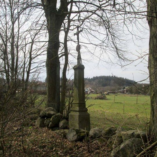 Kříž východně od Velenov u zaniklé cesty