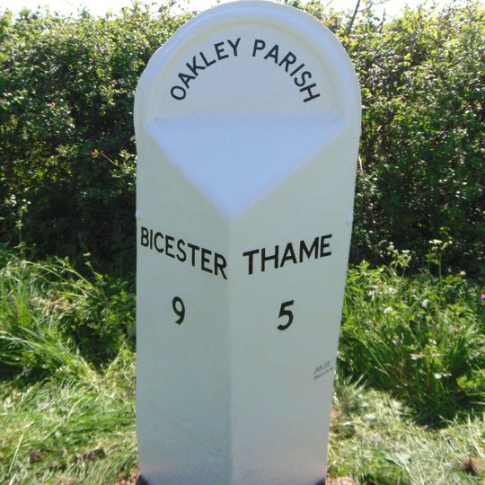 Milepost, just N of Little Green, Leatherslade Farm