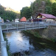 Lávka přes Kamenici v Hřensku u penzionu Oáza