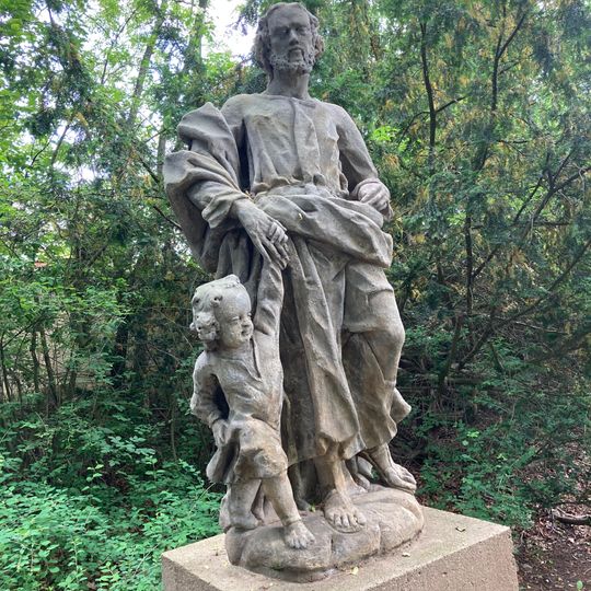 Socha svatého Josefa v parku před zámkem v Chyši