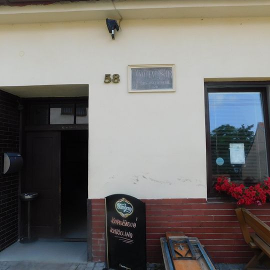 Pamětní deska Inocence Šíra v Tvarožné