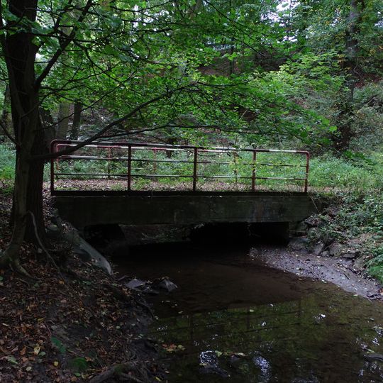 2. mostek přes Kunratický potok v areálu krčské nemocnice