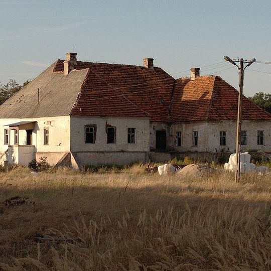 Dwór obronny w Jastrzębcach