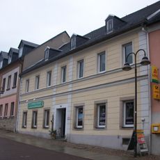 Wohnhaus in geschlossener Bebauung Karlsbader Straße 64