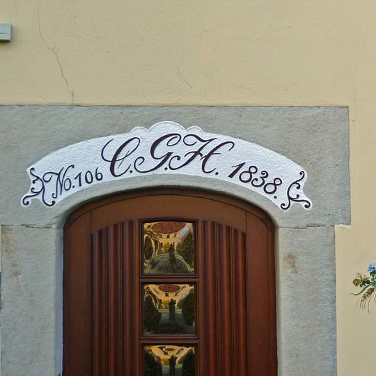 Portal eines Wohnhauses Basteistraße 106