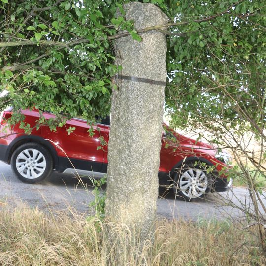 Torzo kříže u Červené Lhoty