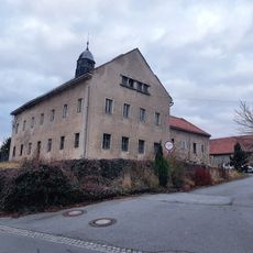 Wohnstallhaus über winkligem Grundriss eines ehemaligen Erbgerichtshofes Mühlstraße 16