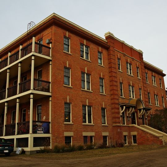 Ross Flats Apartments