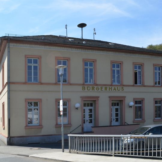 Bahnhofstraße 2