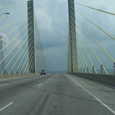 Veterans Memorial Bridge