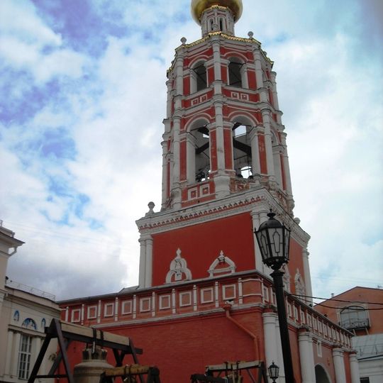 Колокольня с надвратной церковью Покрова Пресвятой Богородицы