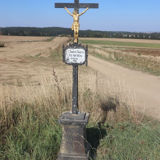 Kříž u silnice západně od Opatova