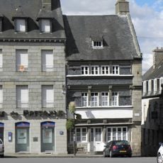 Maison, 5 place 1830, Quintin