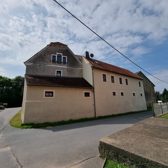 Wohnstallhaus und Scheune eines Bauernhofes Obere Straße 7; 7a