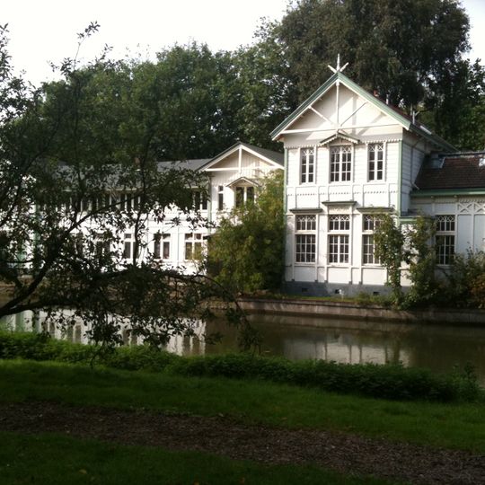 Artis: groep van vier aanaangeschakelde magazijnen en werkplaatsen