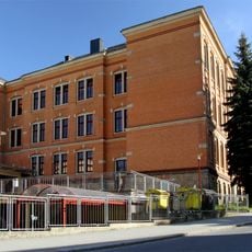 Pestalozzi-Schule (ehemalige Knabenschule) mit zwei Seitenflügeln Pestalozzistraße 1