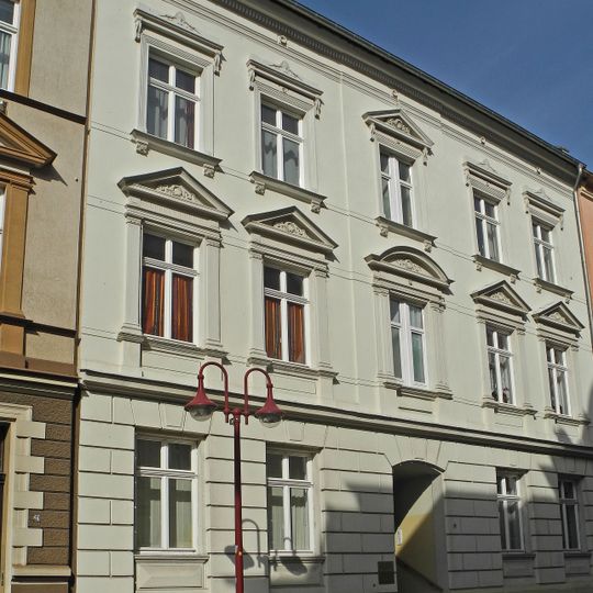 Mietshaus in geschlossener Bebauung Schandauer Straße 14