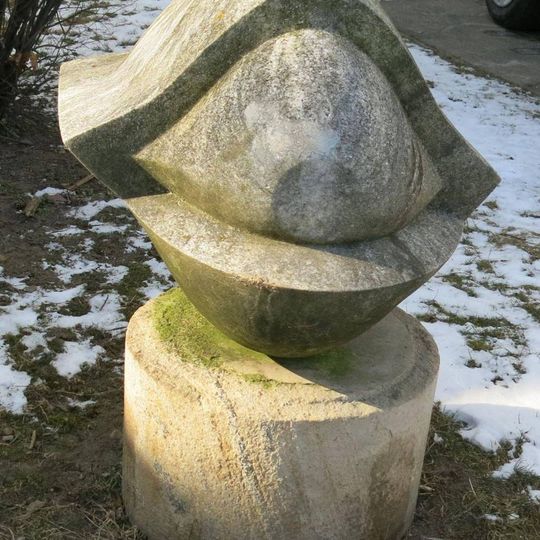 Kamenná plastika ve Vrchlického ulici v Litoměřicích