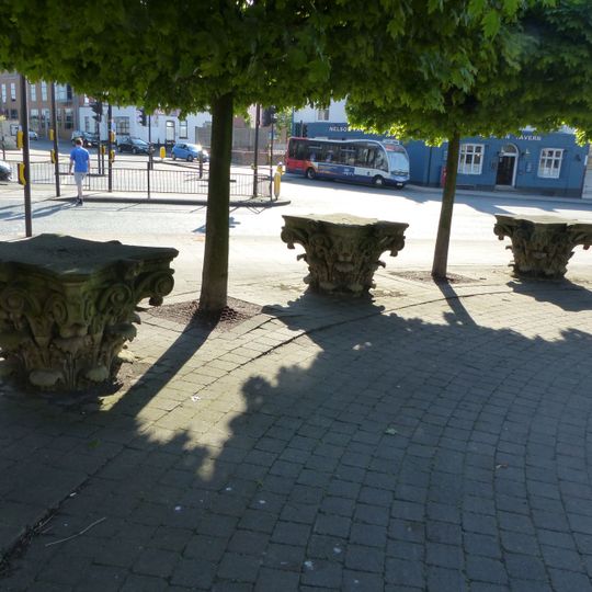 4 Corinthian Capitals