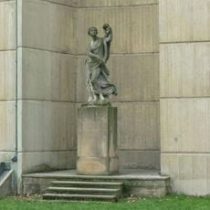 Socha alegorie Naděje u pavilonu Reinerových fresek v Duchcově