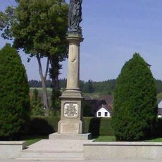 Kriegerdenkmal und Mariensäule
