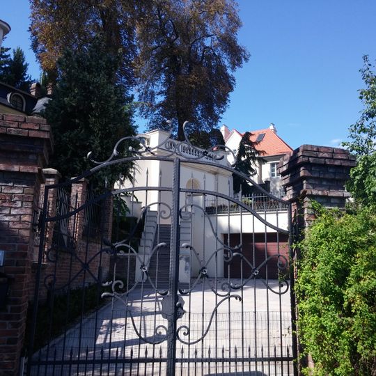 Letohrádok so záhradou