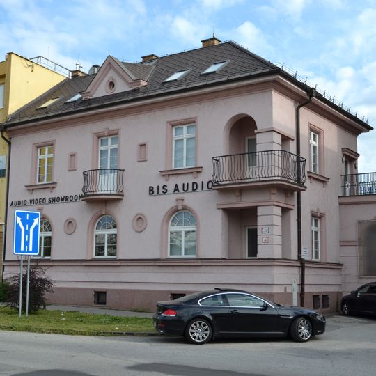 Hasičské kasárne, Červený kohút, dom veliteľa