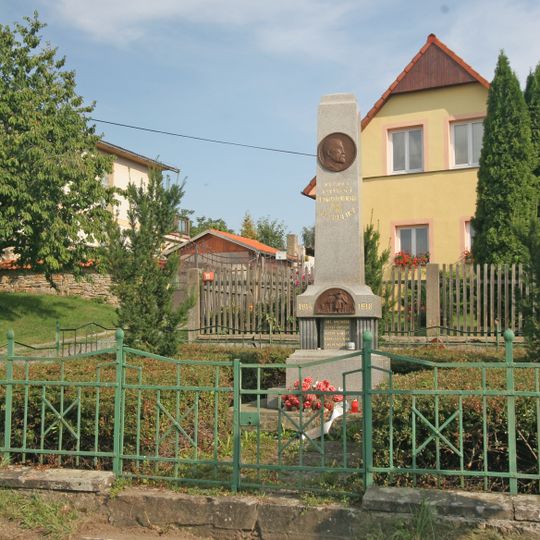 Pomník padlým 1914 - 1918 v Šestajovicích u Jaroměře
