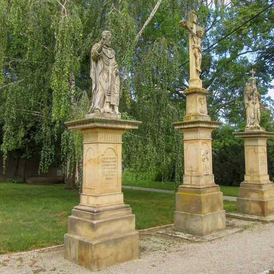 Socha svatého Metoděje v Olšanech za kostelem