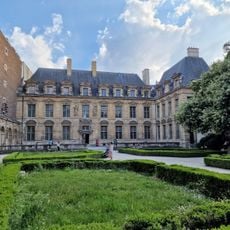 Cour et Jardin de l'Hôtel de Sully