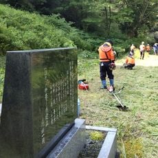 能登線列車脱線事故慰霊碑