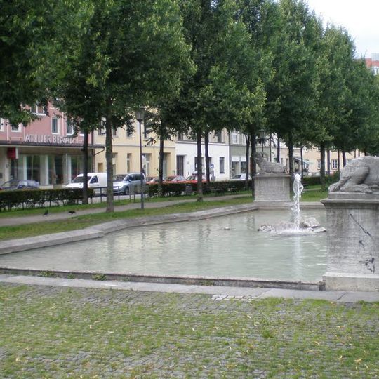 Brunnen mit jagdbaren Tieren
