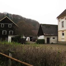 Stáj se seníkem u čp. 15