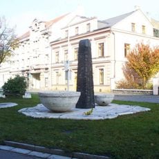 Plastika Fiat Iustitia Pereat Mundus před Okresním soudem v Kolíně