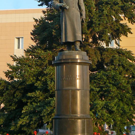 Памятник генералу Апанасенко