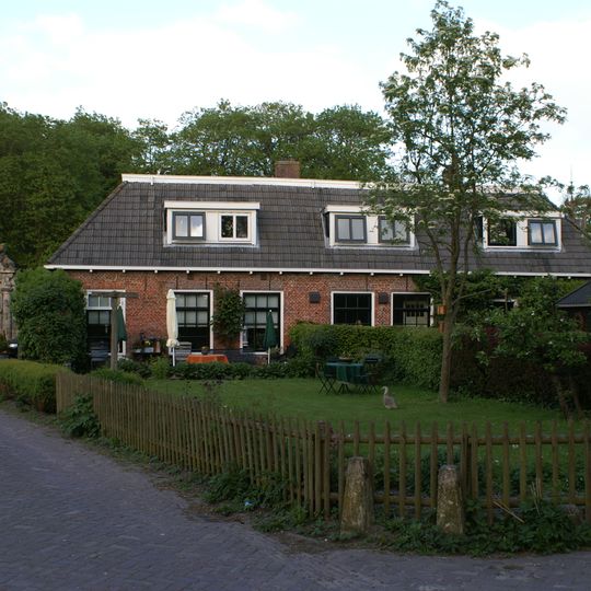Martenastate, koetshuis