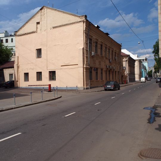 Типография А.И. Мамонтова с пилонами ворот