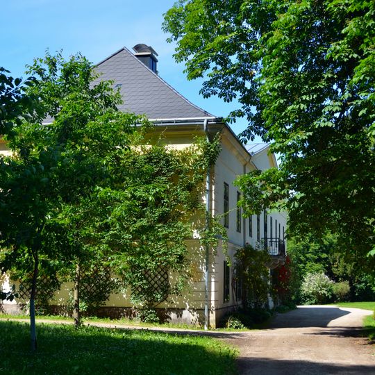 Sog. Kavalierhaus, Verwaltungsgebäude des Schlosses Stiebar