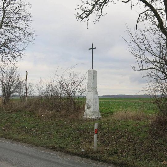 Kříž u silnice severně od Čečelic