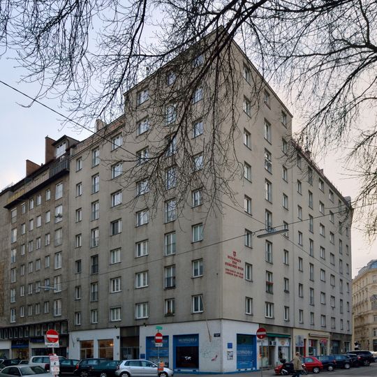 Wohnhausanlage der Gemeinde Wien Gonzagagasse 7