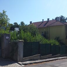 Vila so záhradou, vila